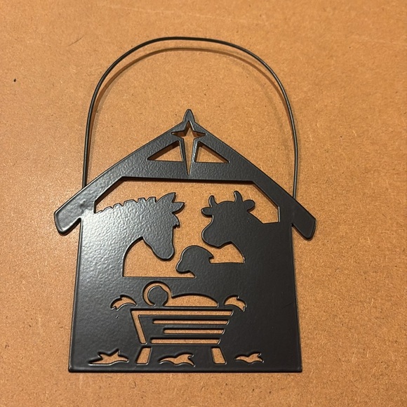 Manger Silhouette Xmas Ornament - Picture 2 of 3